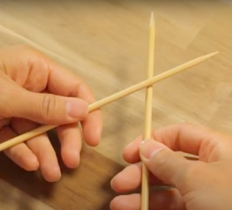 How to Hold Your Crochet Hook and Yarn: Tips on Tension - Sigoni Macaroni How to Hold Your Crochet Hook and Yarn: Tips on Tension - Sigoni Macaroni