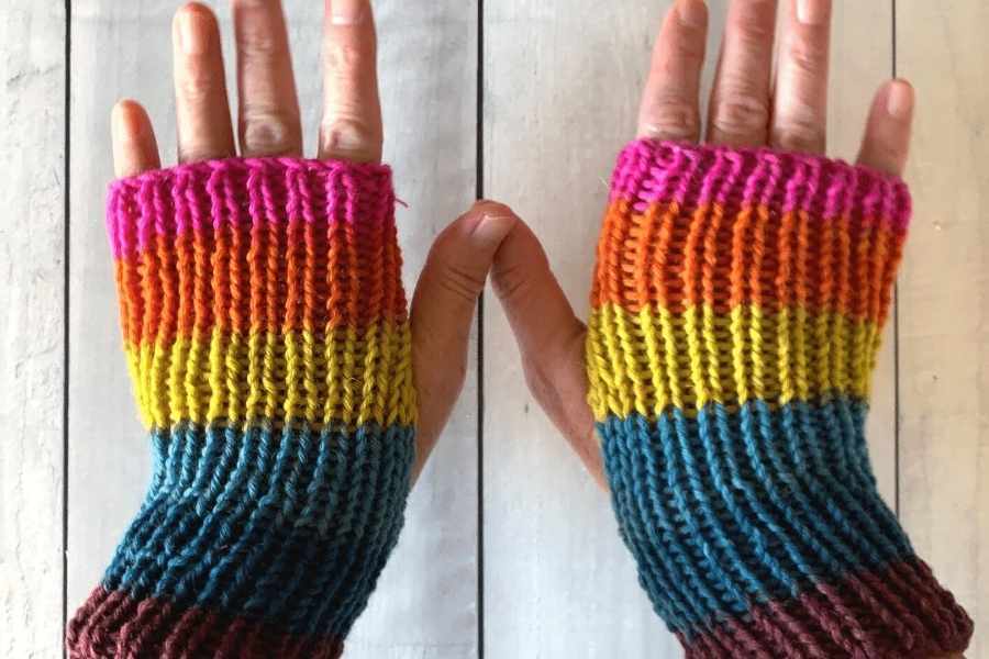 Easy and Cute! Learn to Knit this Fingerless Mitts Flat Easy and Cute! Learn to Knit this Fingerless Mitts Flat
