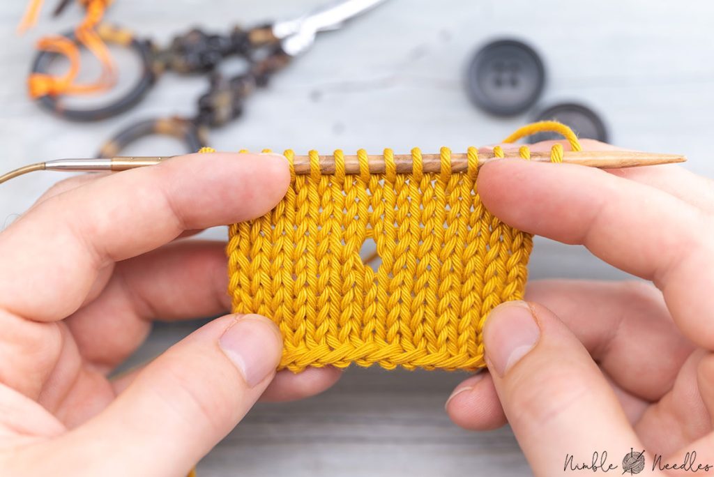 How to make a buttonhole in knitting [step-by-step for beginners]