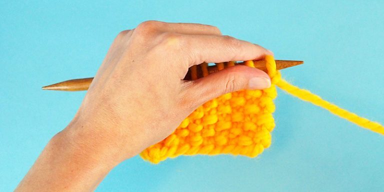 A Way to Hold Yarn That is Gentle on Fingers - Continental Knitting ... A Way to Hold Yarn That is Gentle on Fingers - Continental Knitting ...