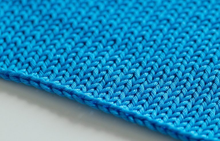 How to keep knitting from curling - 7 easy techniques for every project